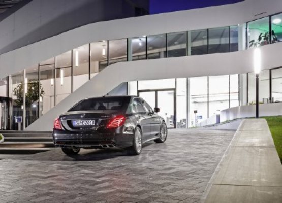 Mercedes-Benz S 65 AMG: 100 km în doar 4,3 secunde. 232.050 euro
